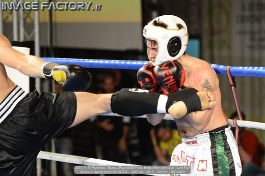 2013-11-16 Vigevano - Born to Fight 0569 Paolo Bertoli-Bernard Xelali - Low Kick